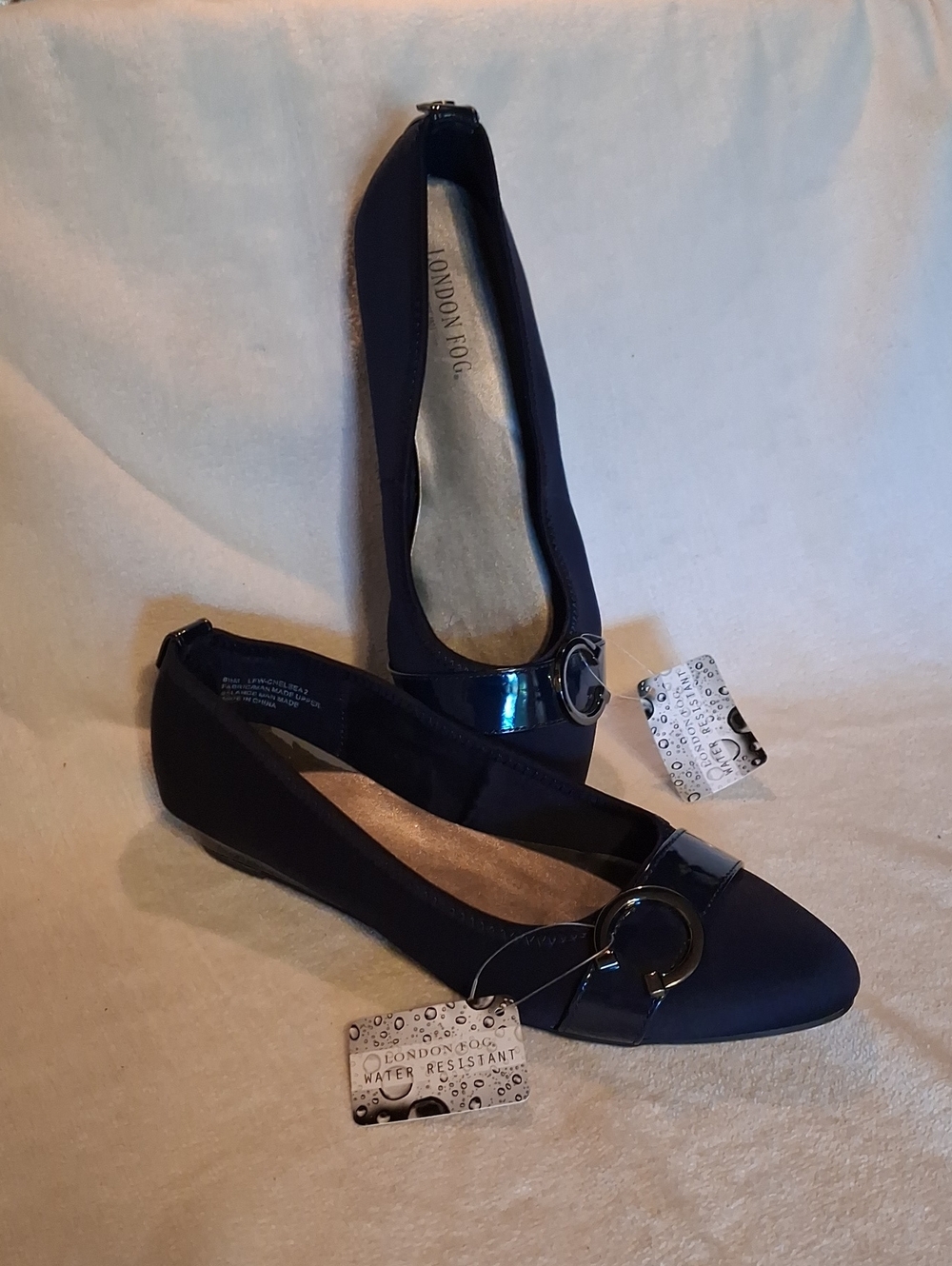 London Fog Navy Pointed Toe Flats Water Resistant Size 8.5
